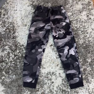 Nike Camouflage Joggers Sweatpants Youth Large